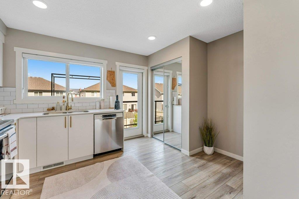#42 1203 163 ST SW - 28