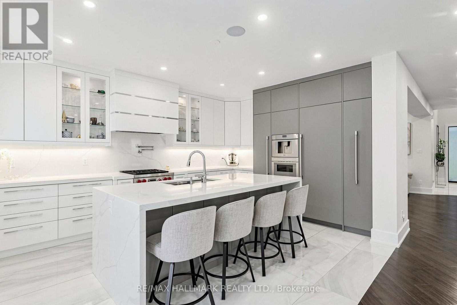 63 WILLETT CRESCENT - 11