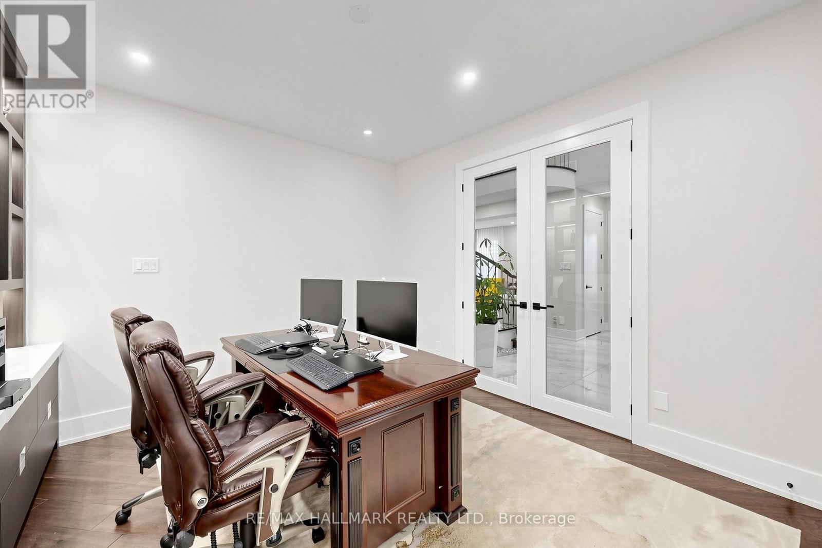 63 WILLETT CRESCENT - 13