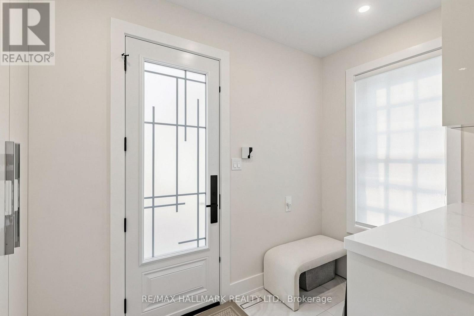 63 WILLETT CRESCENT - 14