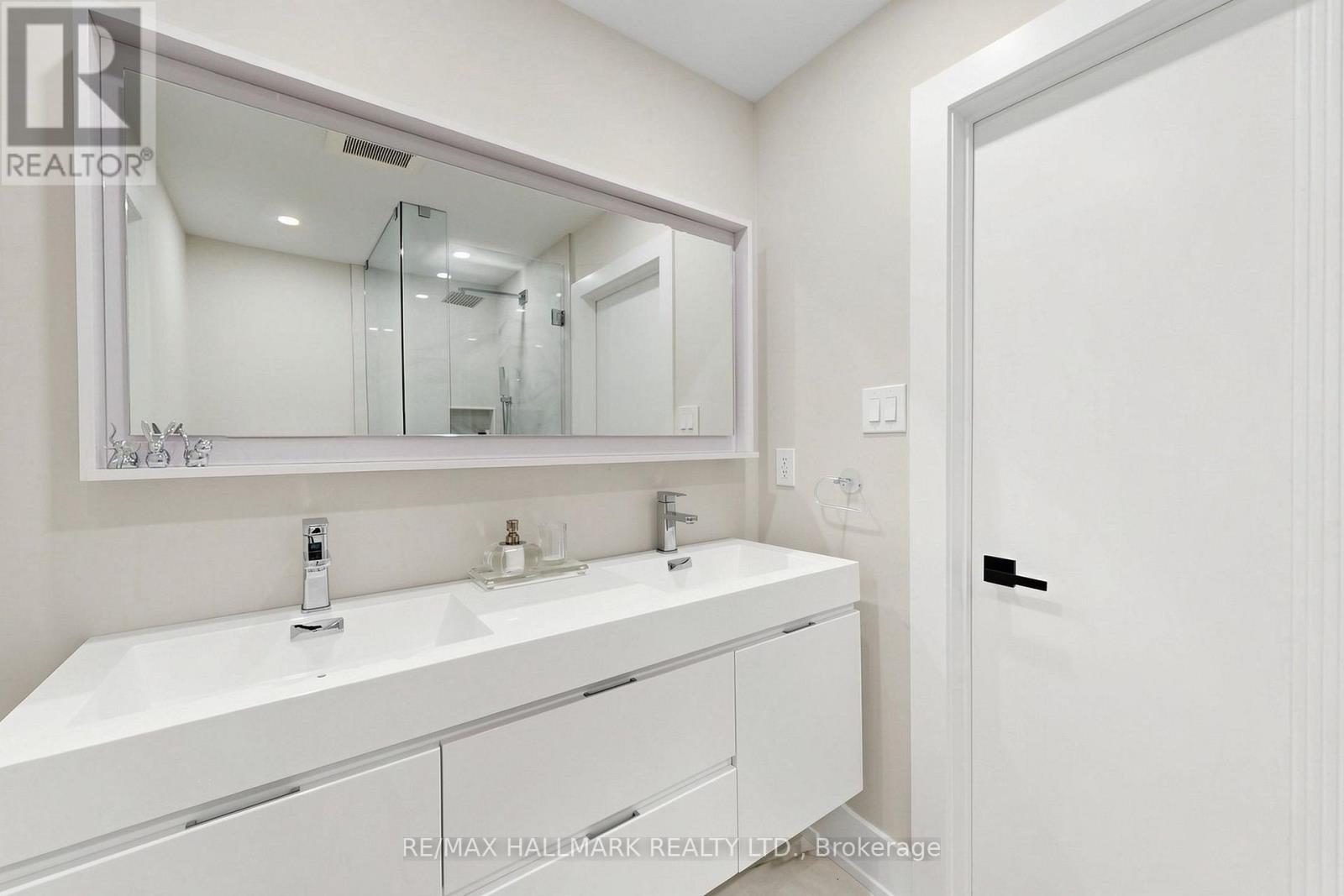 63 WILLETT CRESCENT - 23