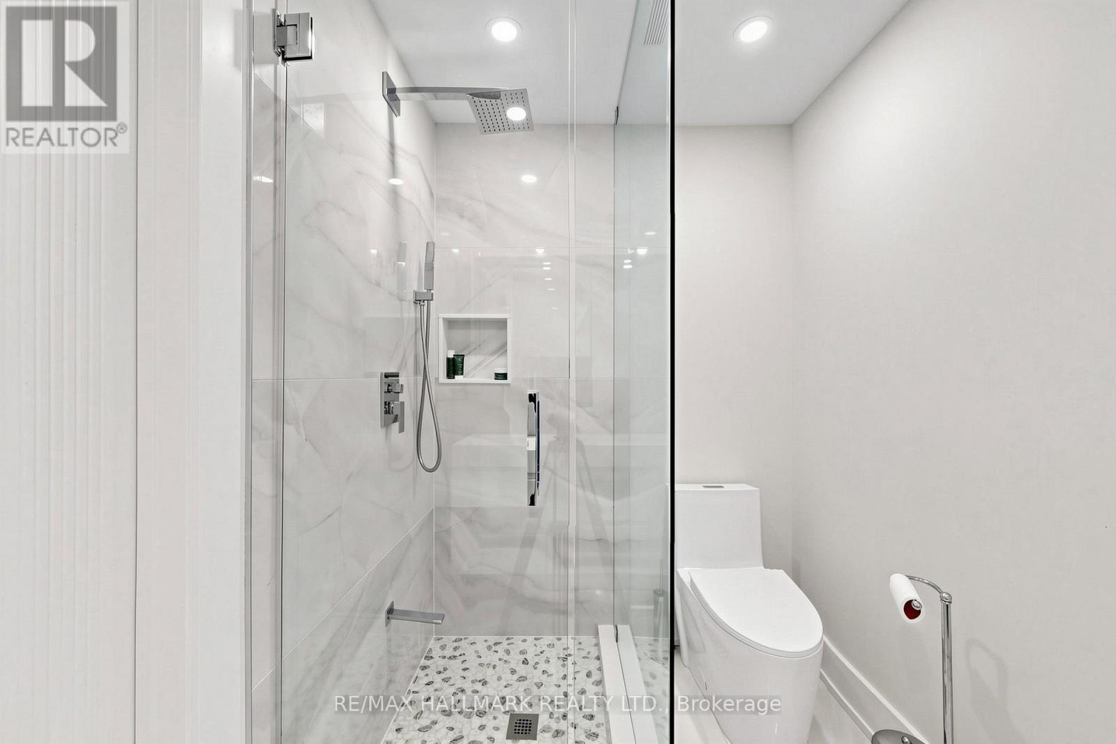 63 WILLETT CRESCENT - 24