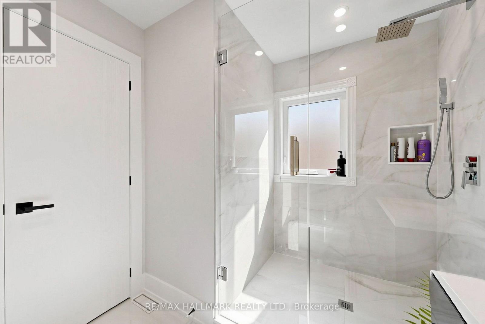 63 WILLETT CRESCENT - 29