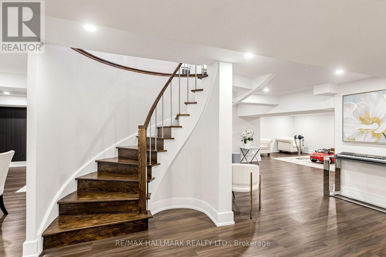 63 WILLETT CRESCENT - 30