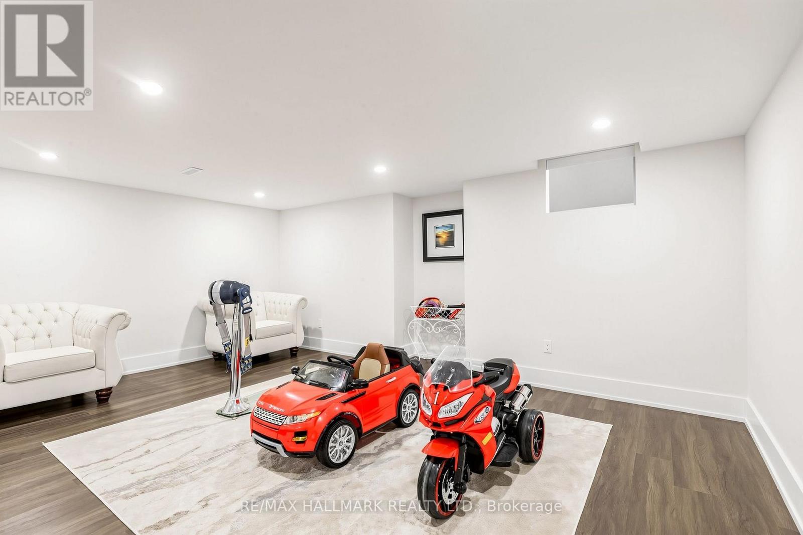 63 WILLETT CRESCENT - 34