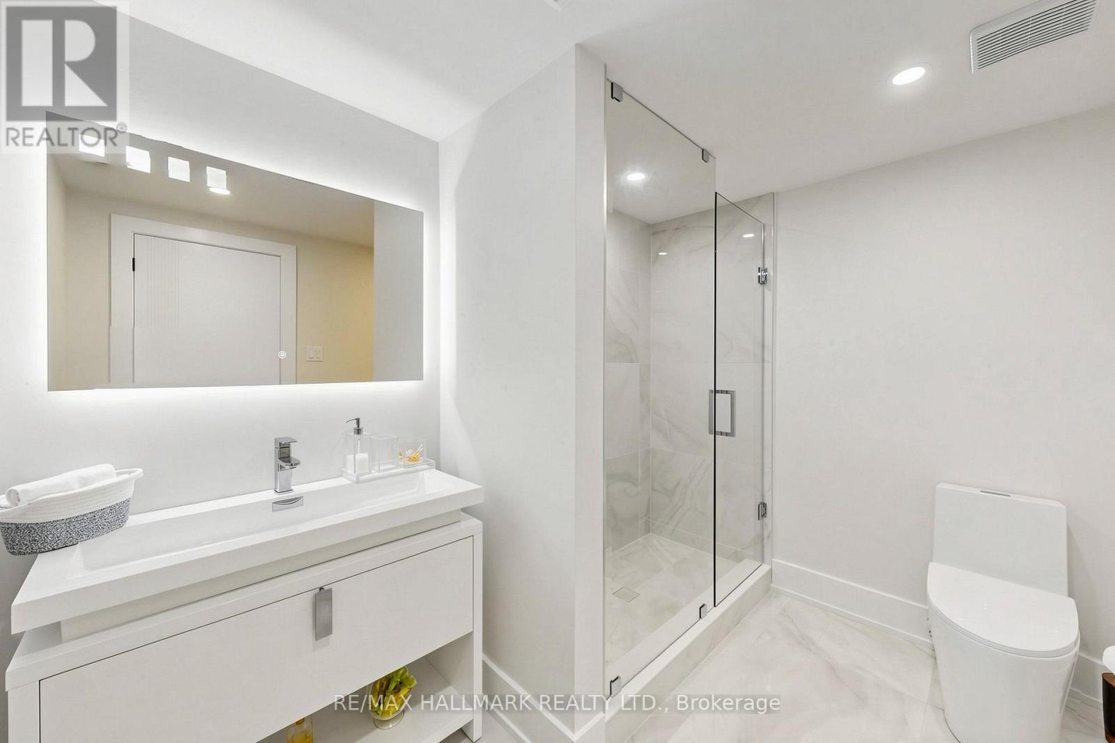 63 WILLETT CRESCENT - 36