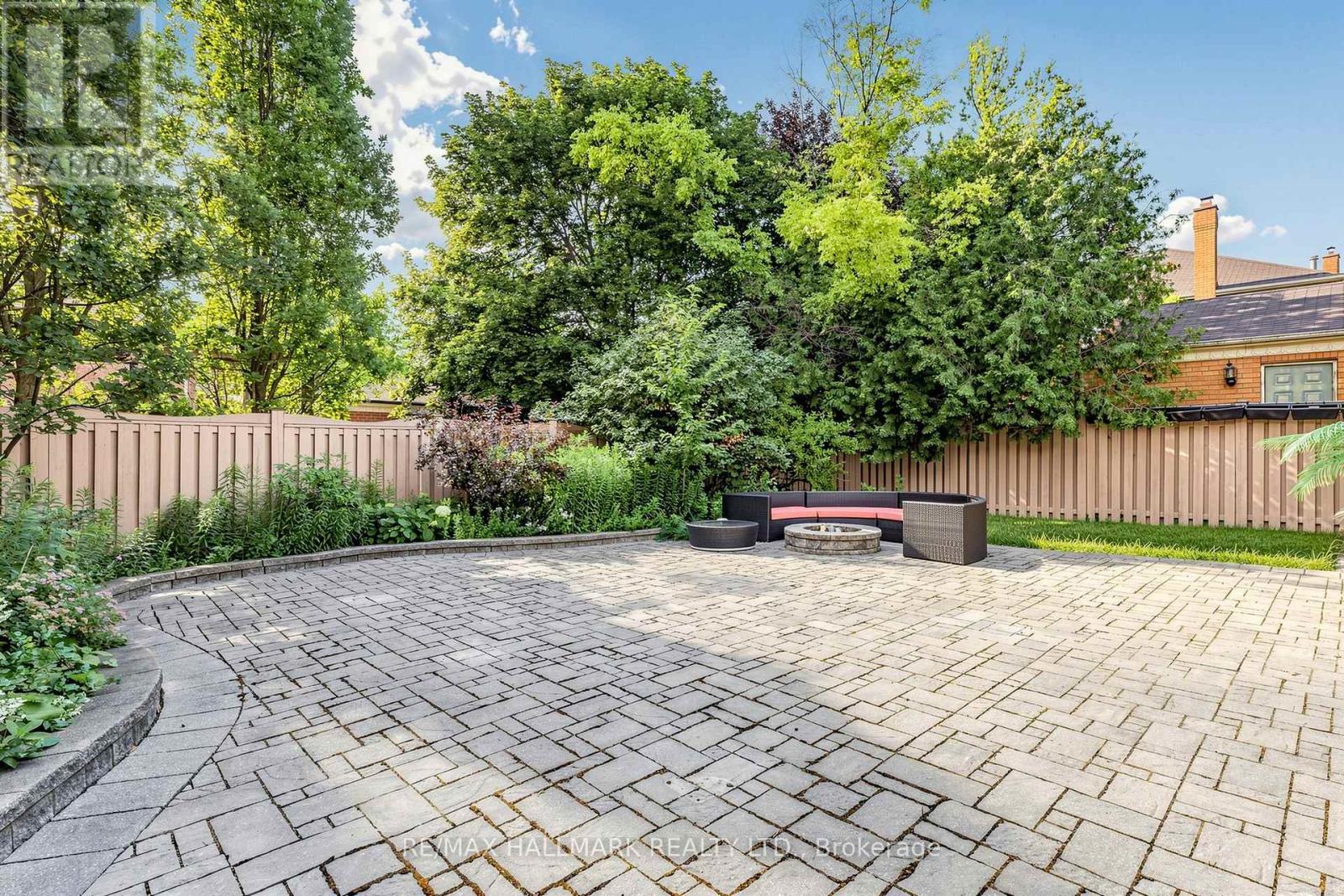 63 WILLETT CRESCENT - 38
