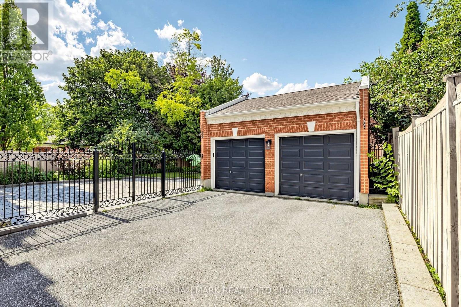 63 WILLETT CRESCENT - 39