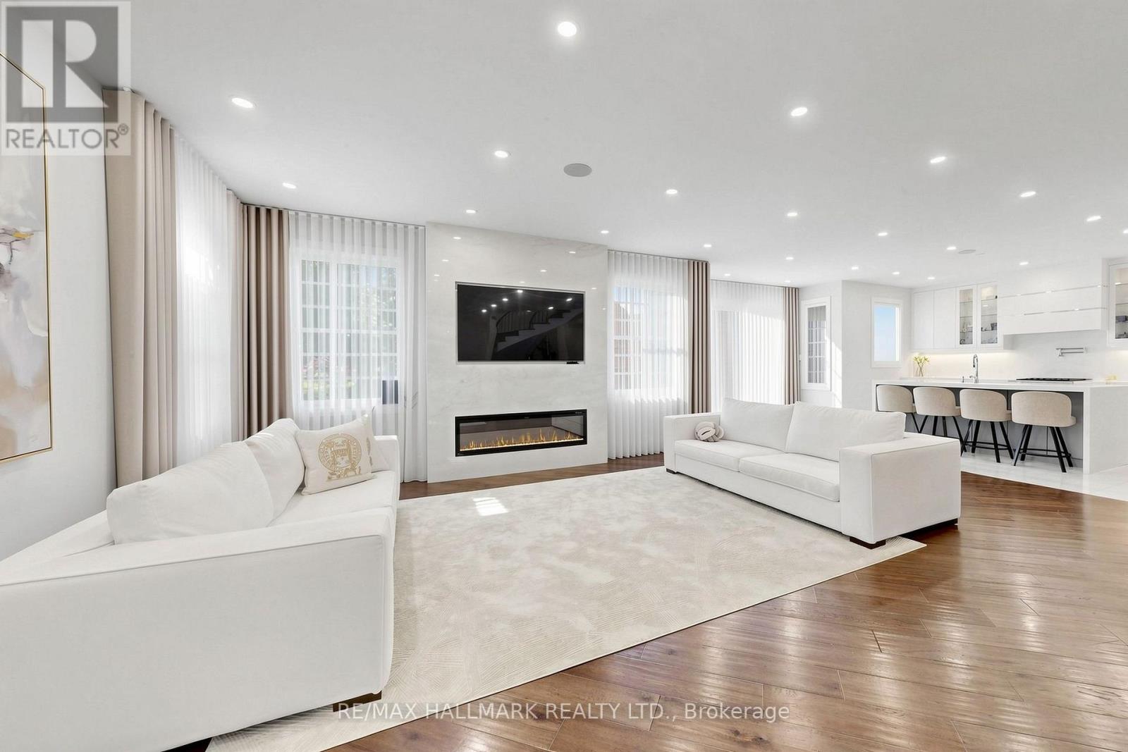 63 WILLETT CRESCENT - 5