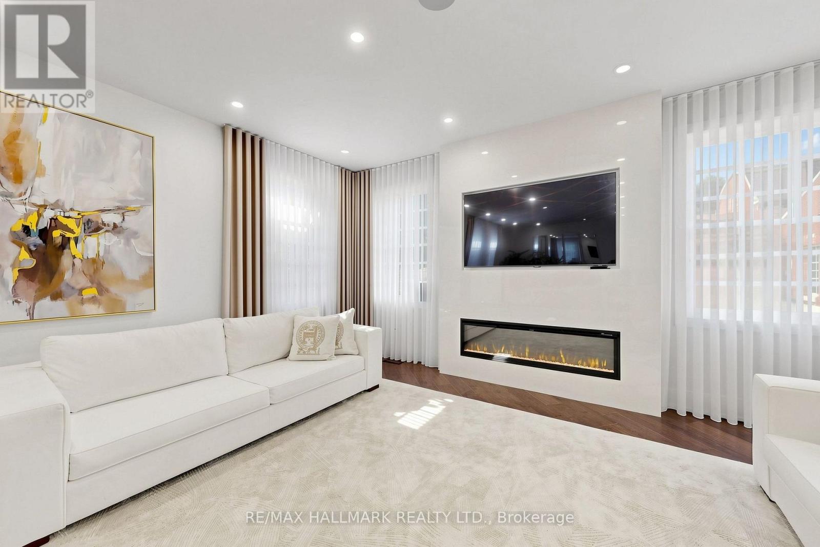 63 WILLETT CRESCENT - 6