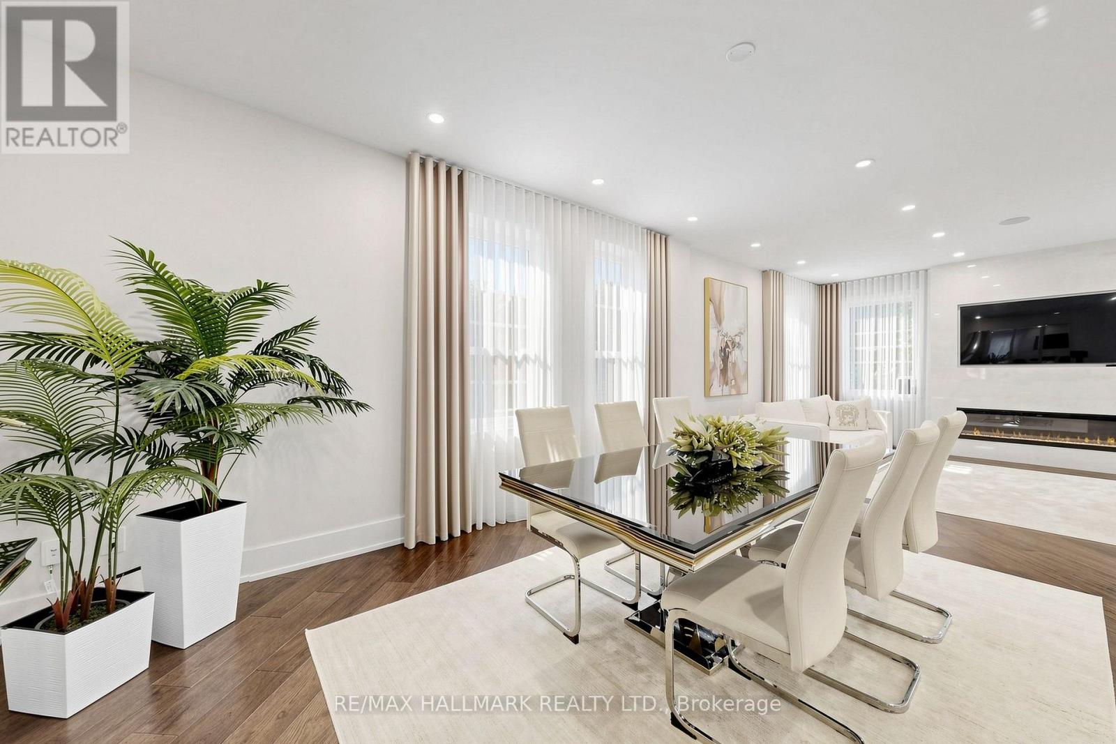 63 WILLETT CRESCENT - 7