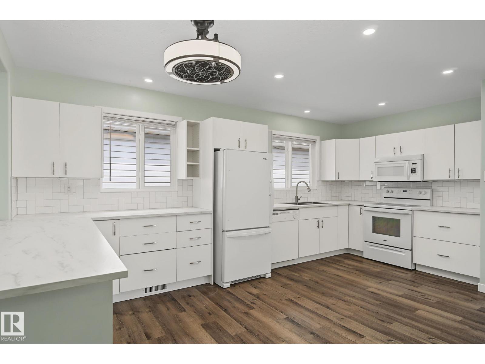 9545 65 Av NW photo 2 — MLS® E4497113