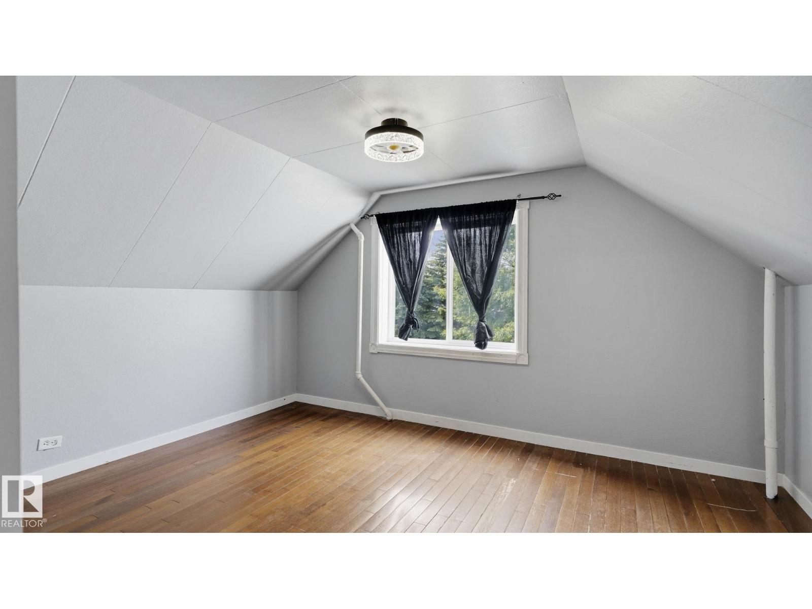 10115 104 ST - 21