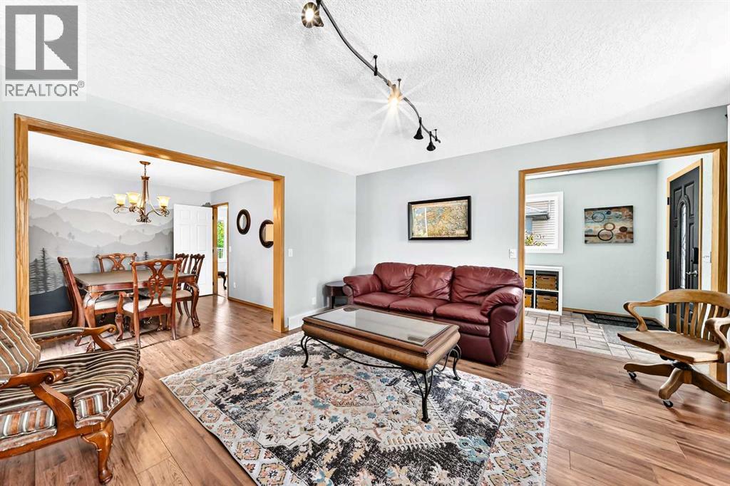 107 2A Avenue NW - 11