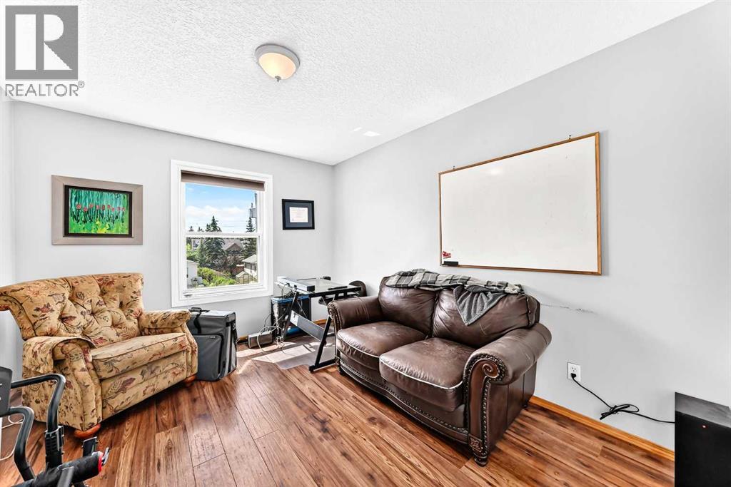 107 2A Avenue NW - 41