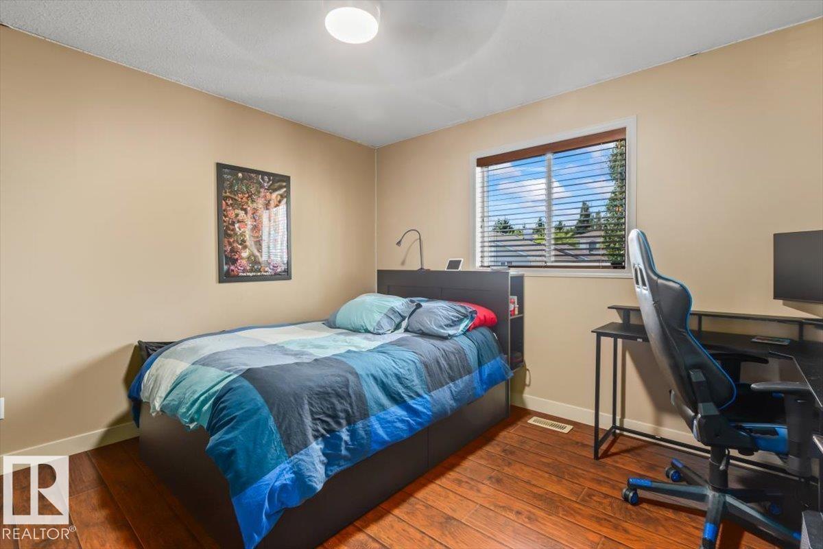 19 ORLANDO DR - 22
