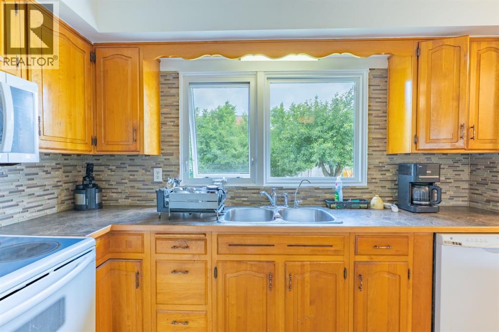 1163 Bassett Crescent NW - 11