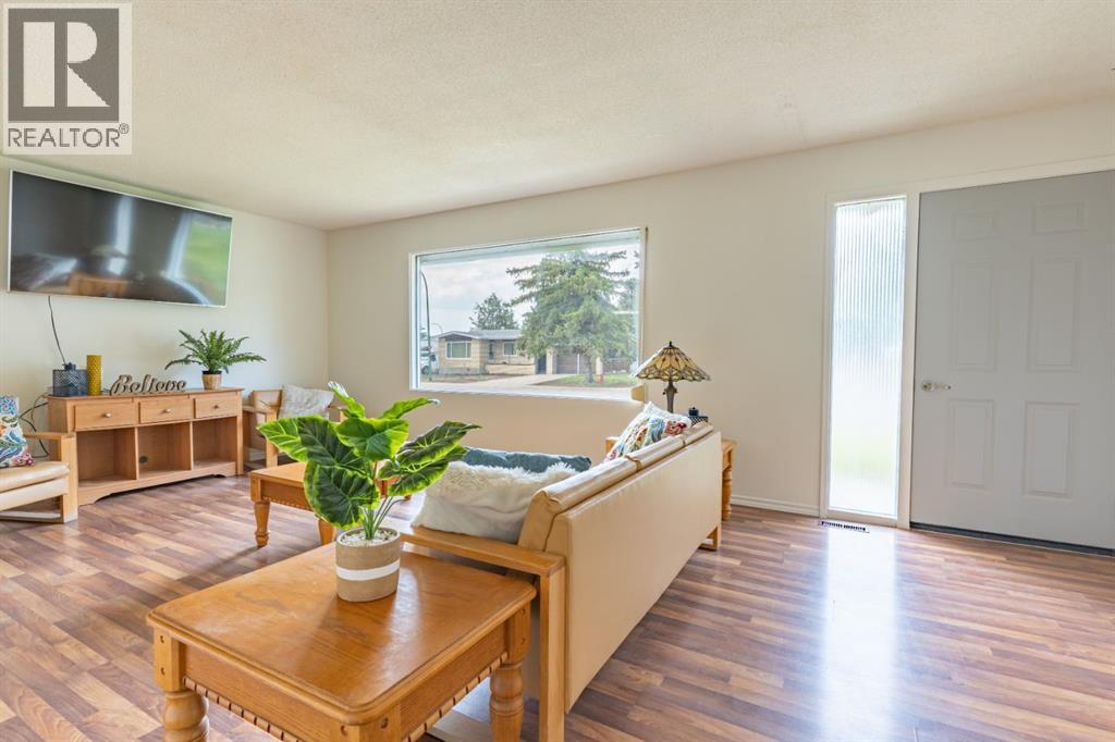 1163 Bassett Crescent NW - 3