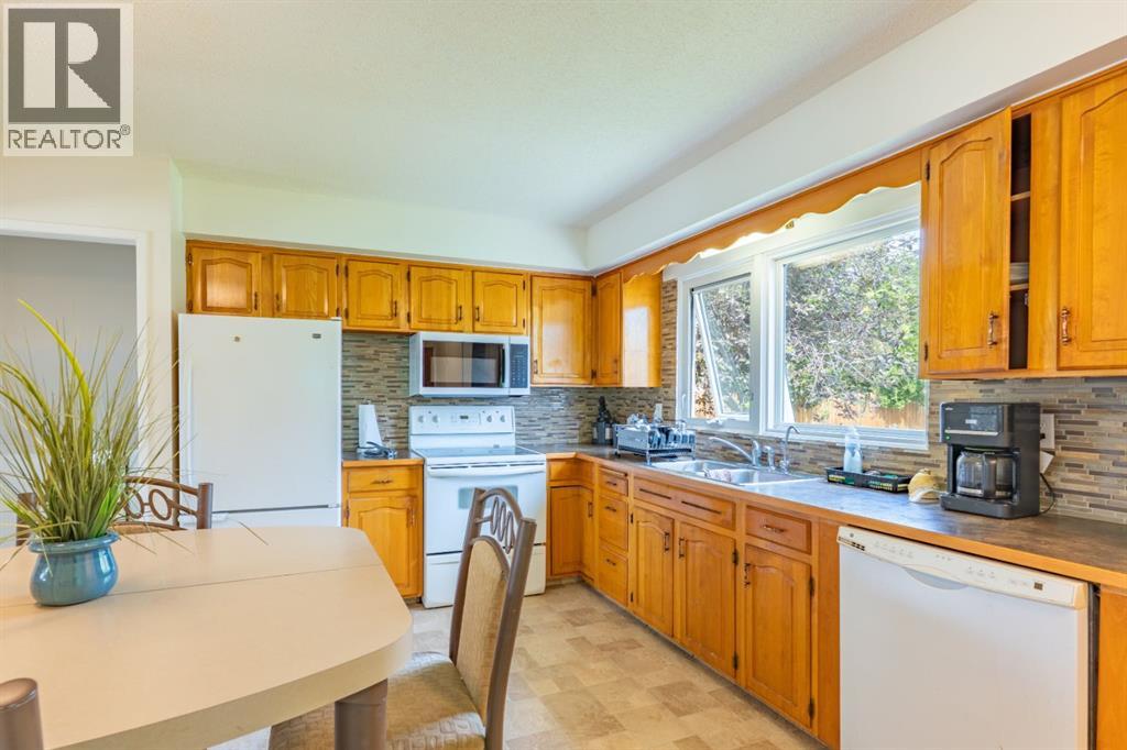 1163 Bassett Crescent NW - 7