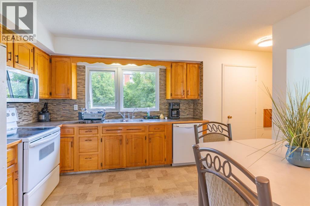 1163 Bassett Crescent NW - 9