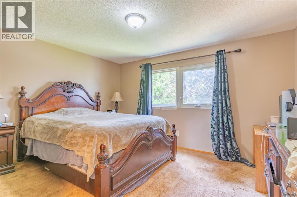 1163 Bassett Crescent NW - 13