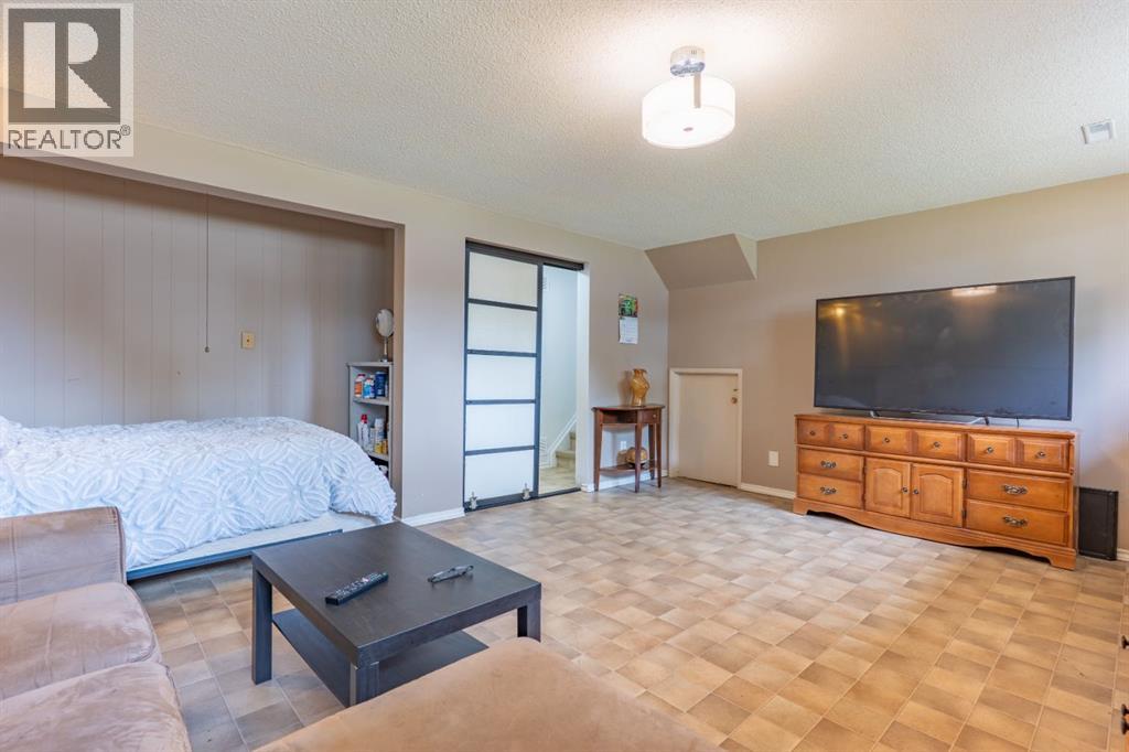 1163 Bassett Crescent NW - 21