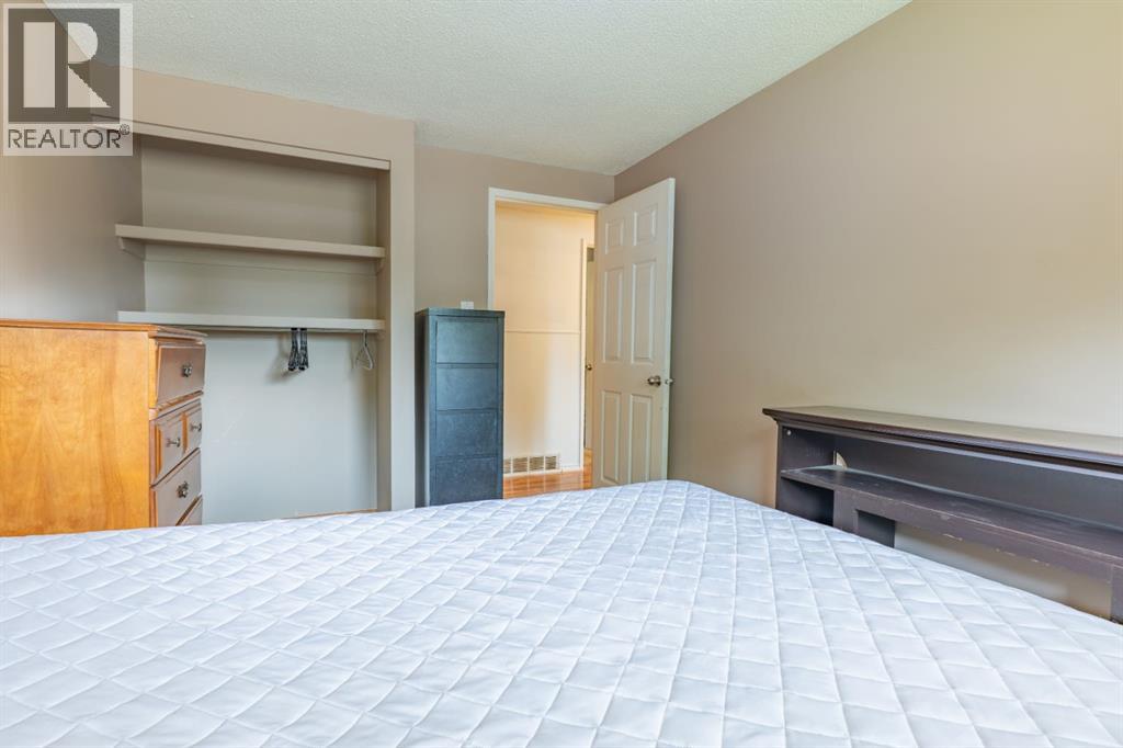 1163 Bassett Crescent NW - 18