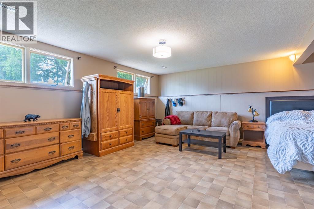 1163 Bassett Crescent NW - 19