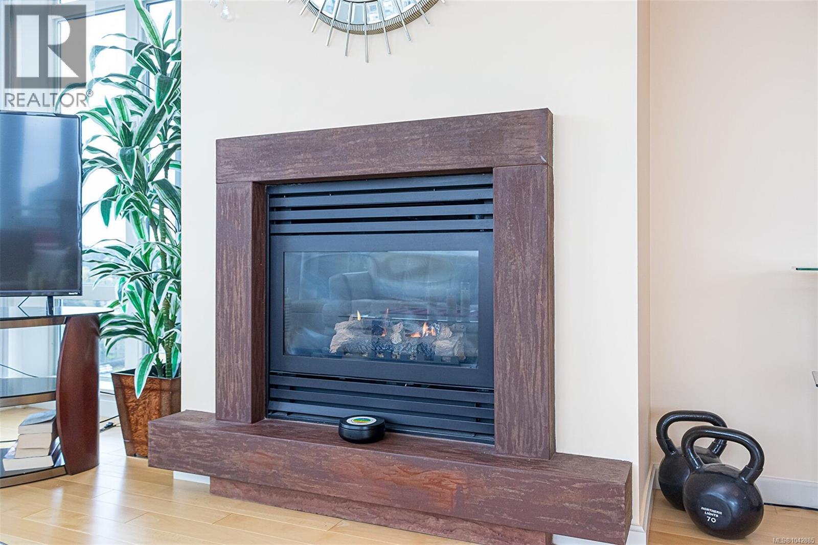 #1402 38 Front St - 16