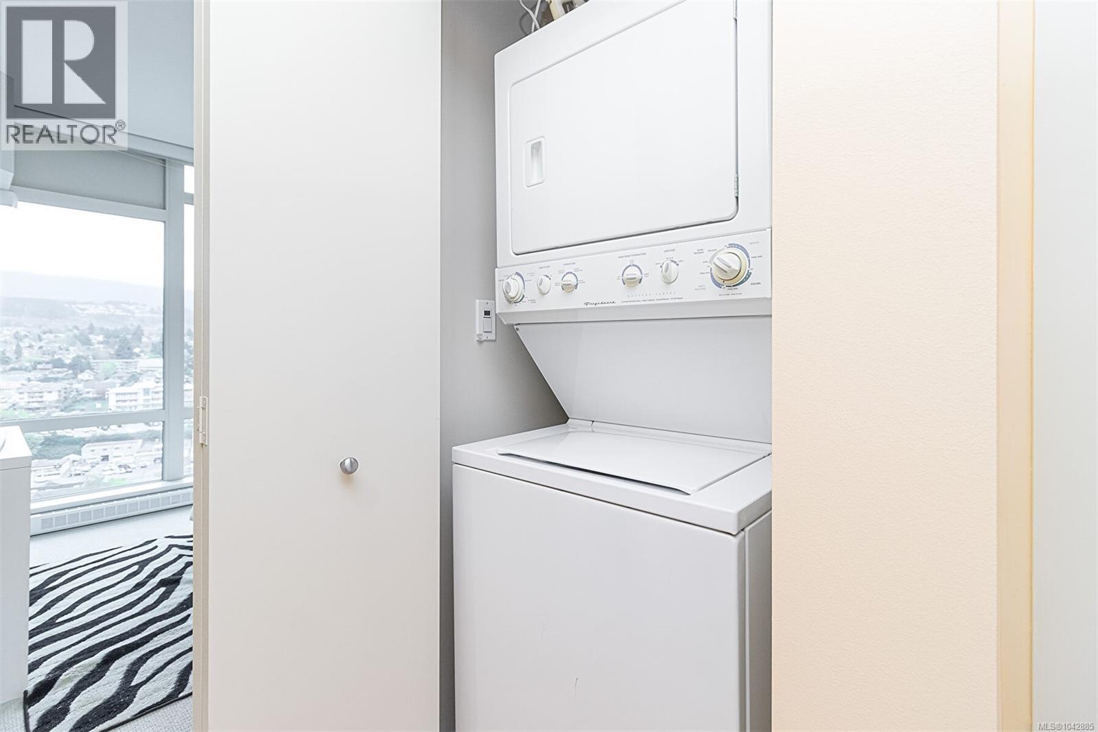 #1402 38 Front St - 26
