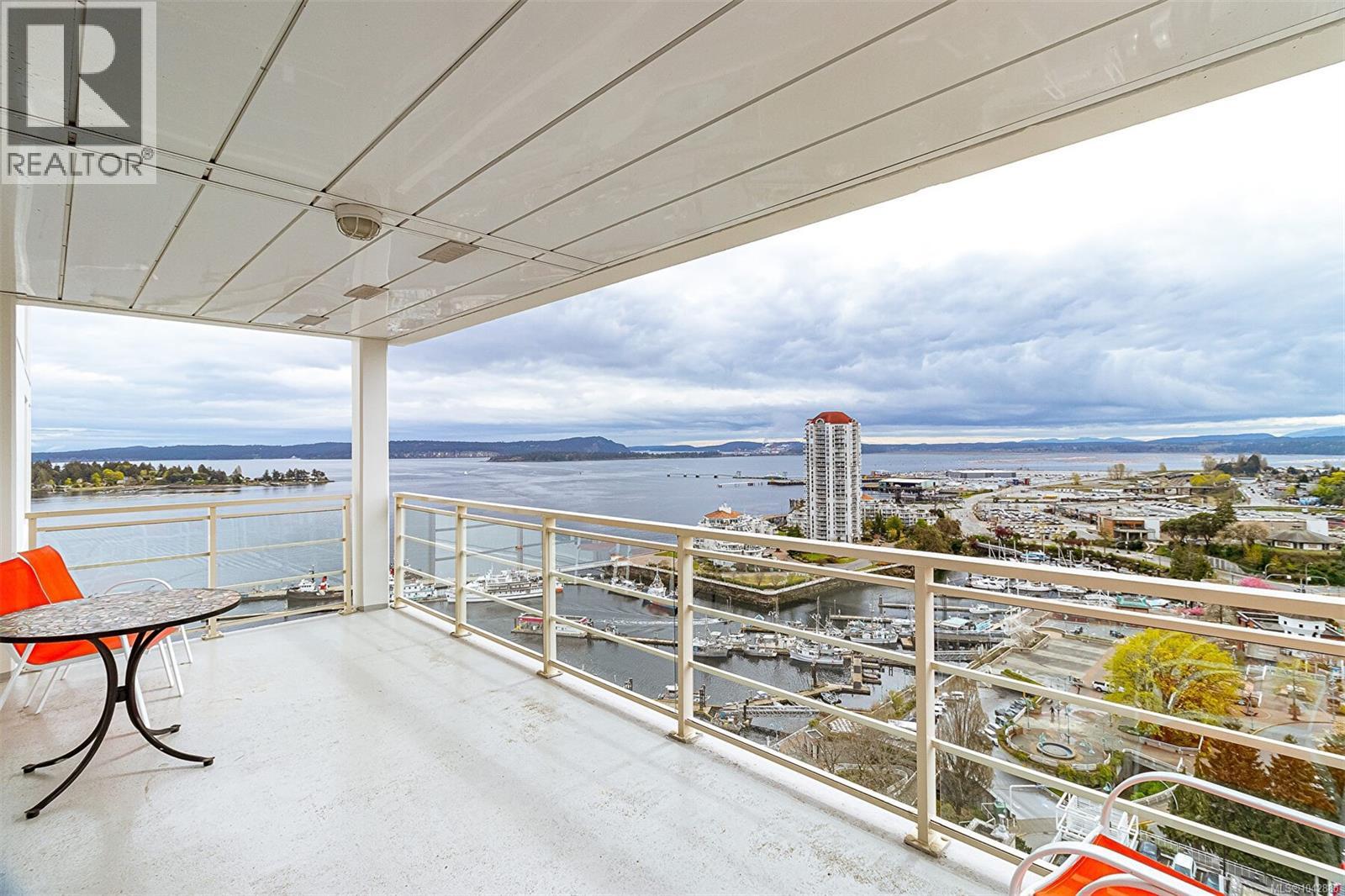 #1402 38 Front St - 3