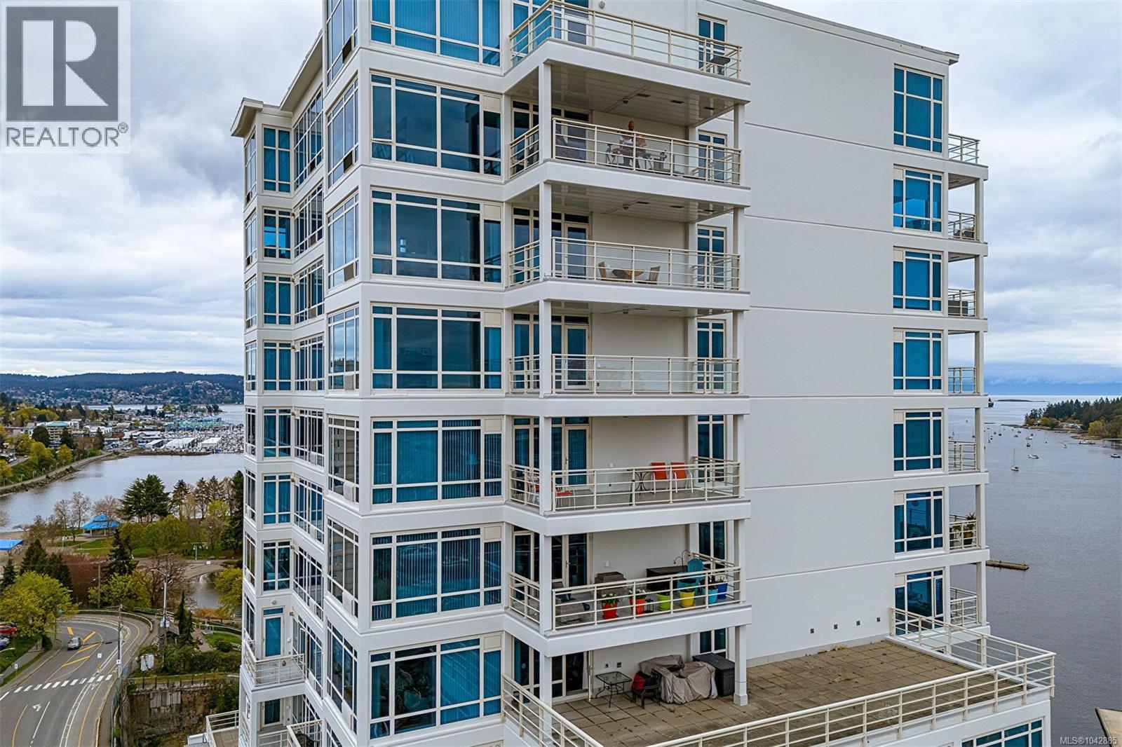 #1402 38 Front St - 29