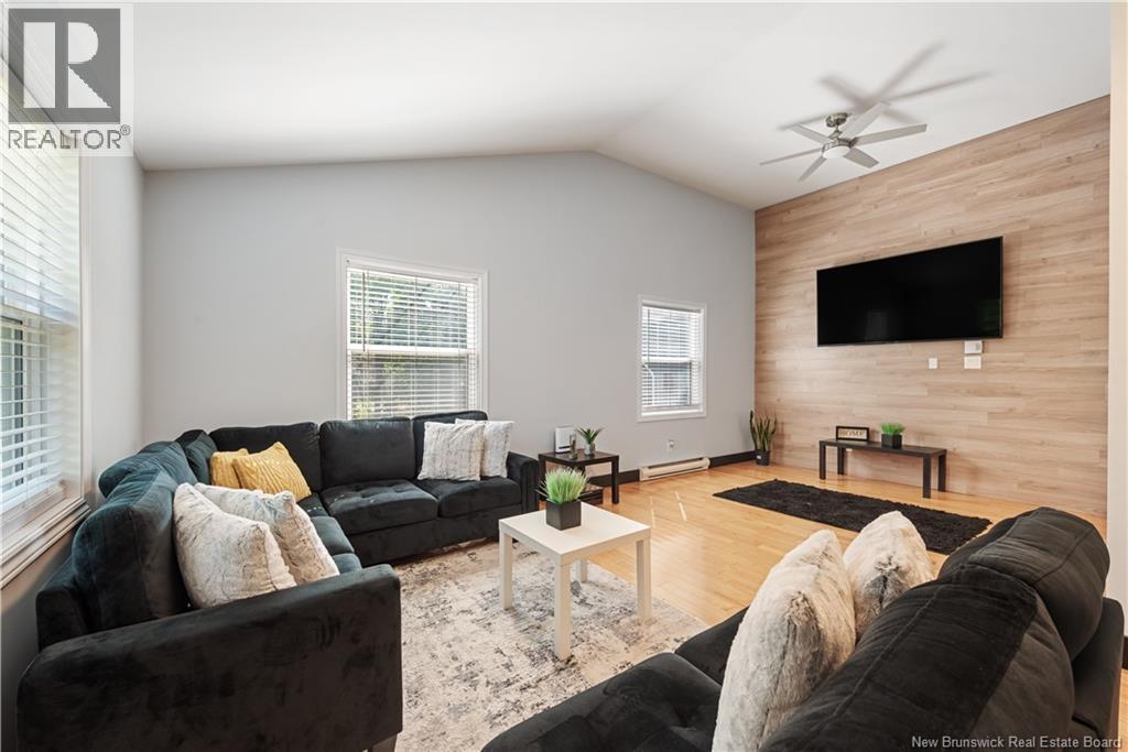 32 Riverbend - Image 7