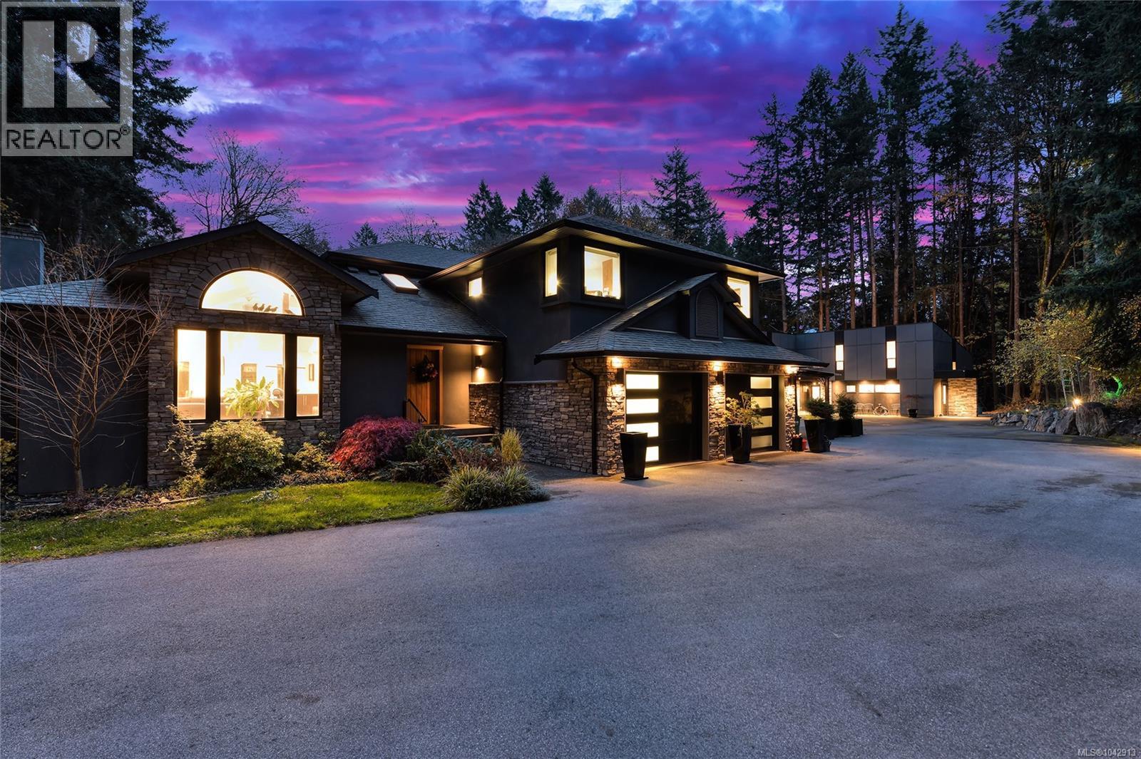 851 Sayward Rd - 1