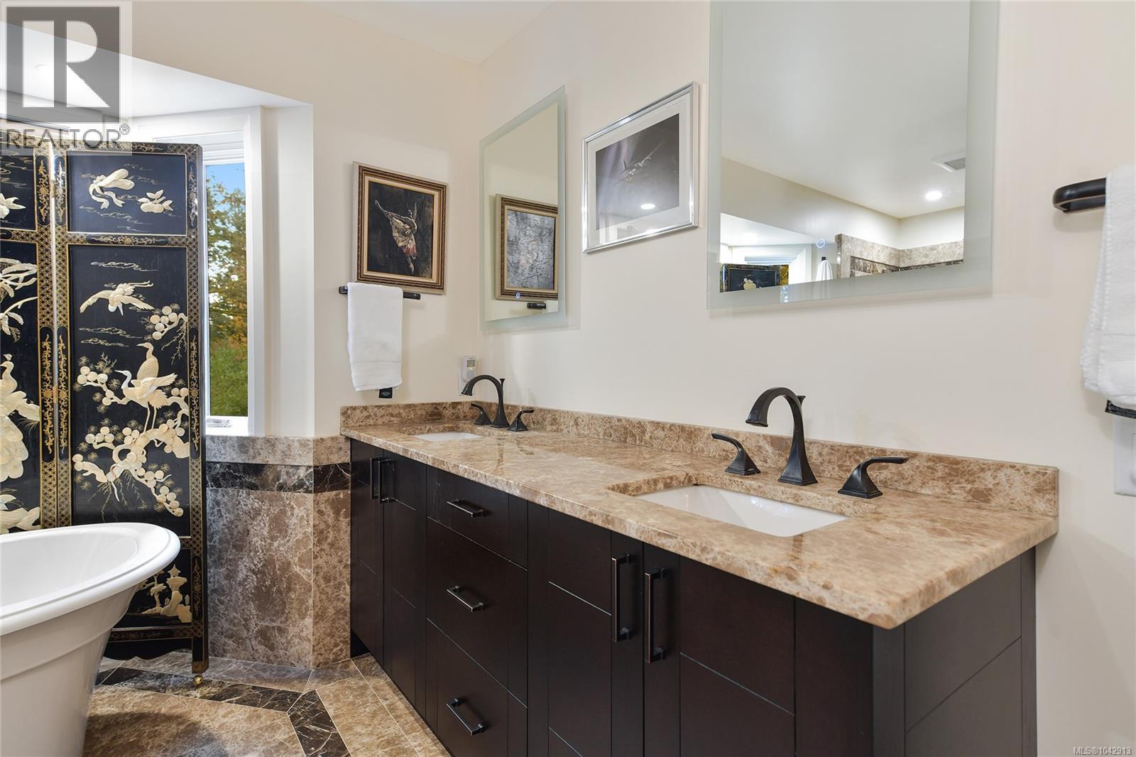 851 Sayward Rd - 24