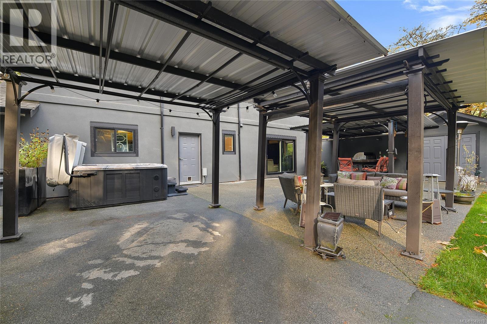 851 Sayward Rd - 51