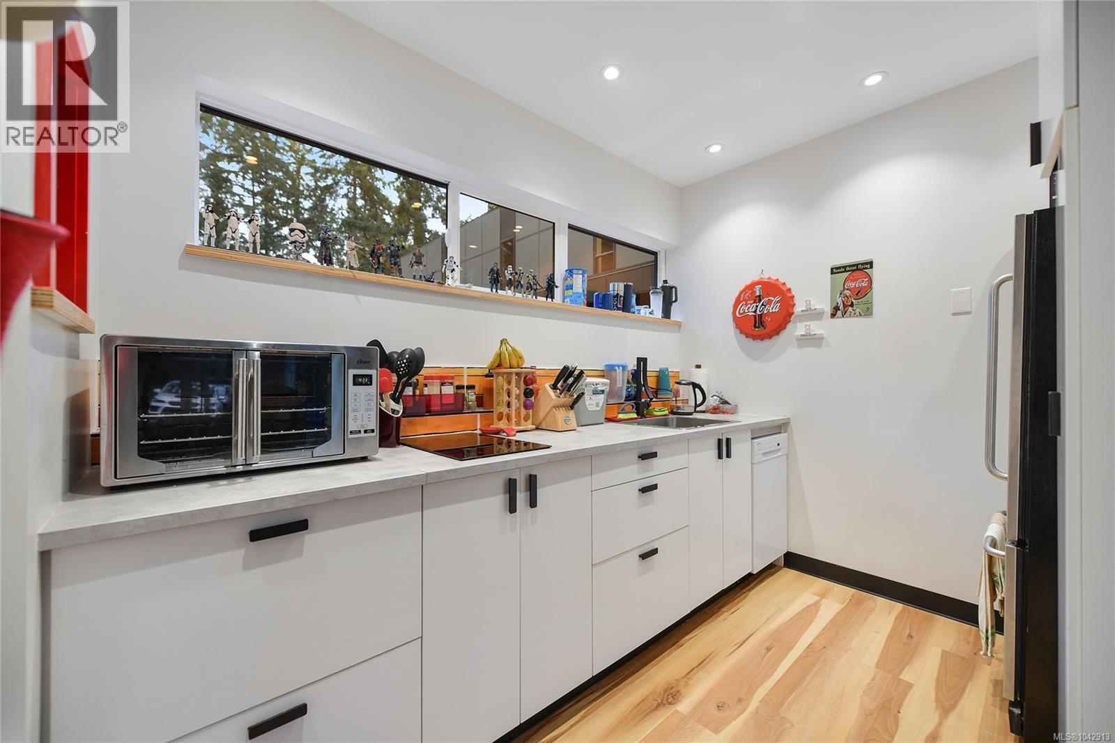851 Sayward Rd - 58