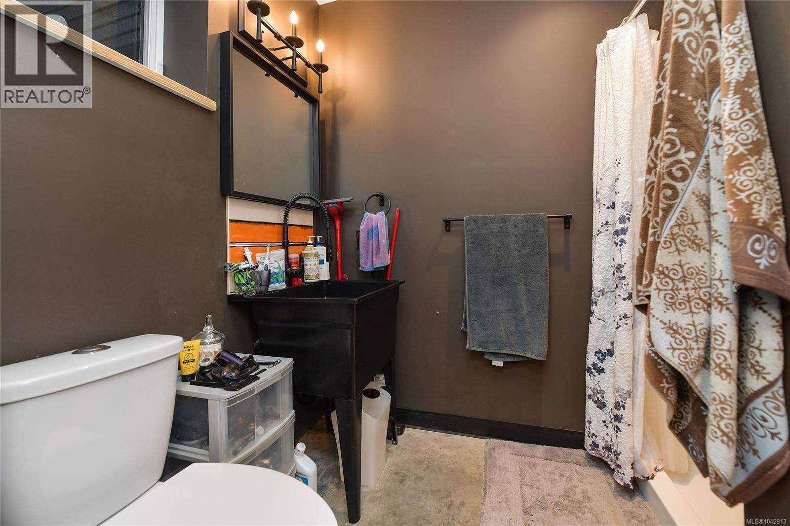 851 Sayward Rd - Image 63