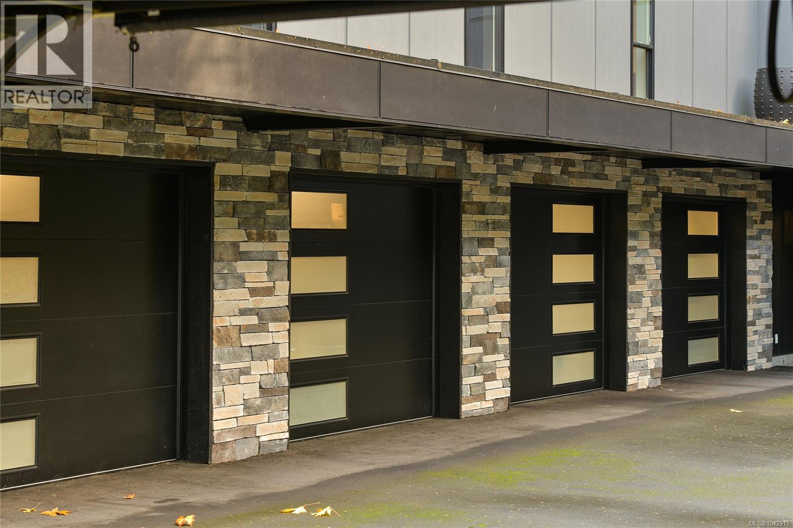 851 Sayward Rd - 87