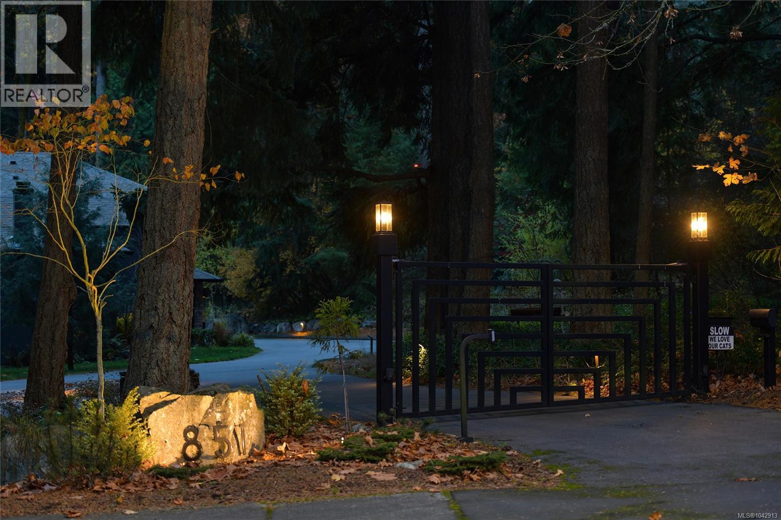 851 Sayward Rd - 97
