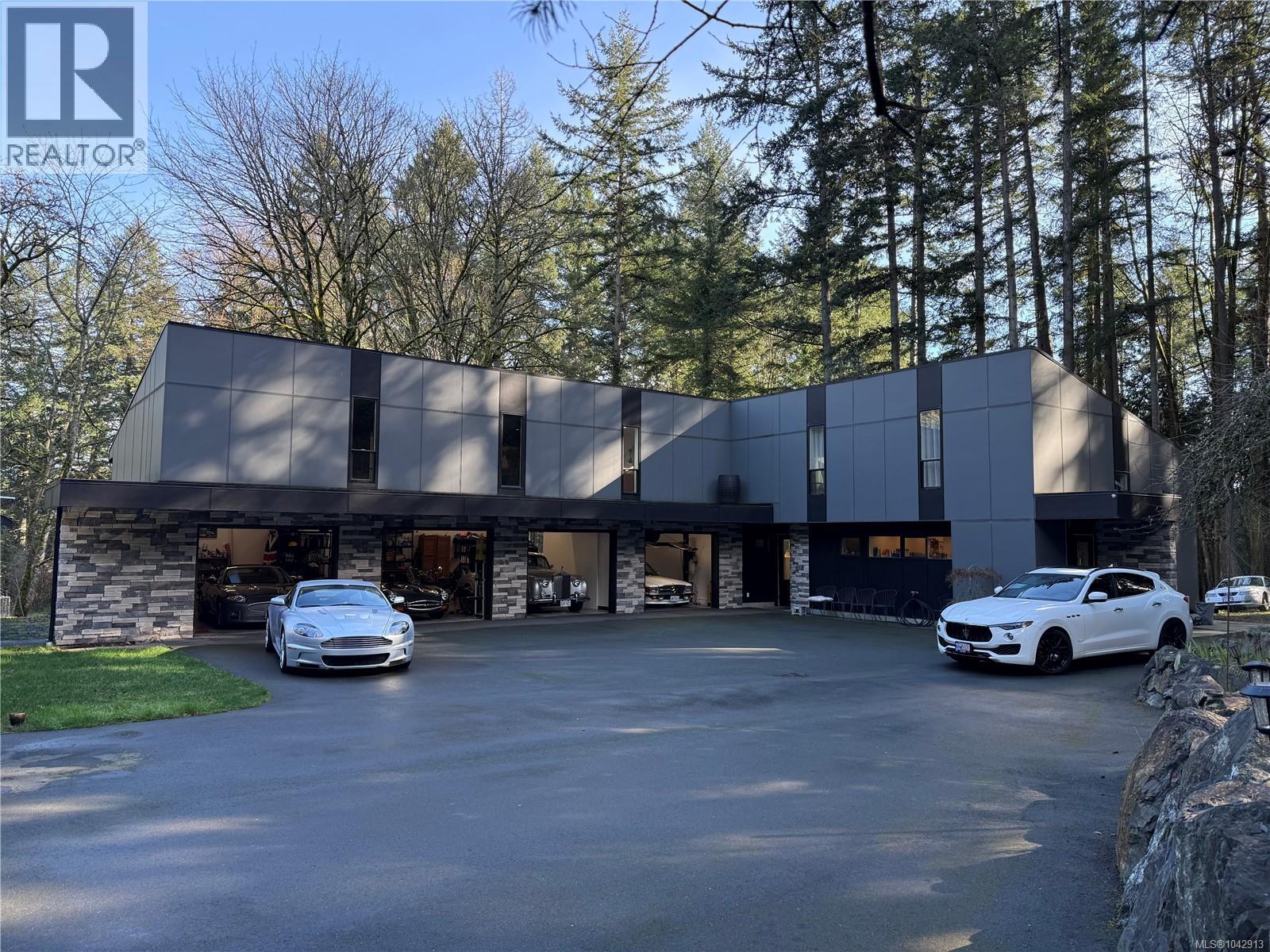 851 Sayward Rd - 98