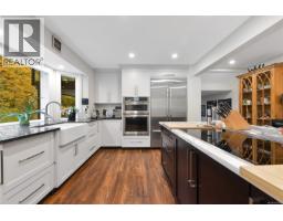 Living room - 851 Sayward Rd, Saanich, BC V8Y1R5 Photo 12