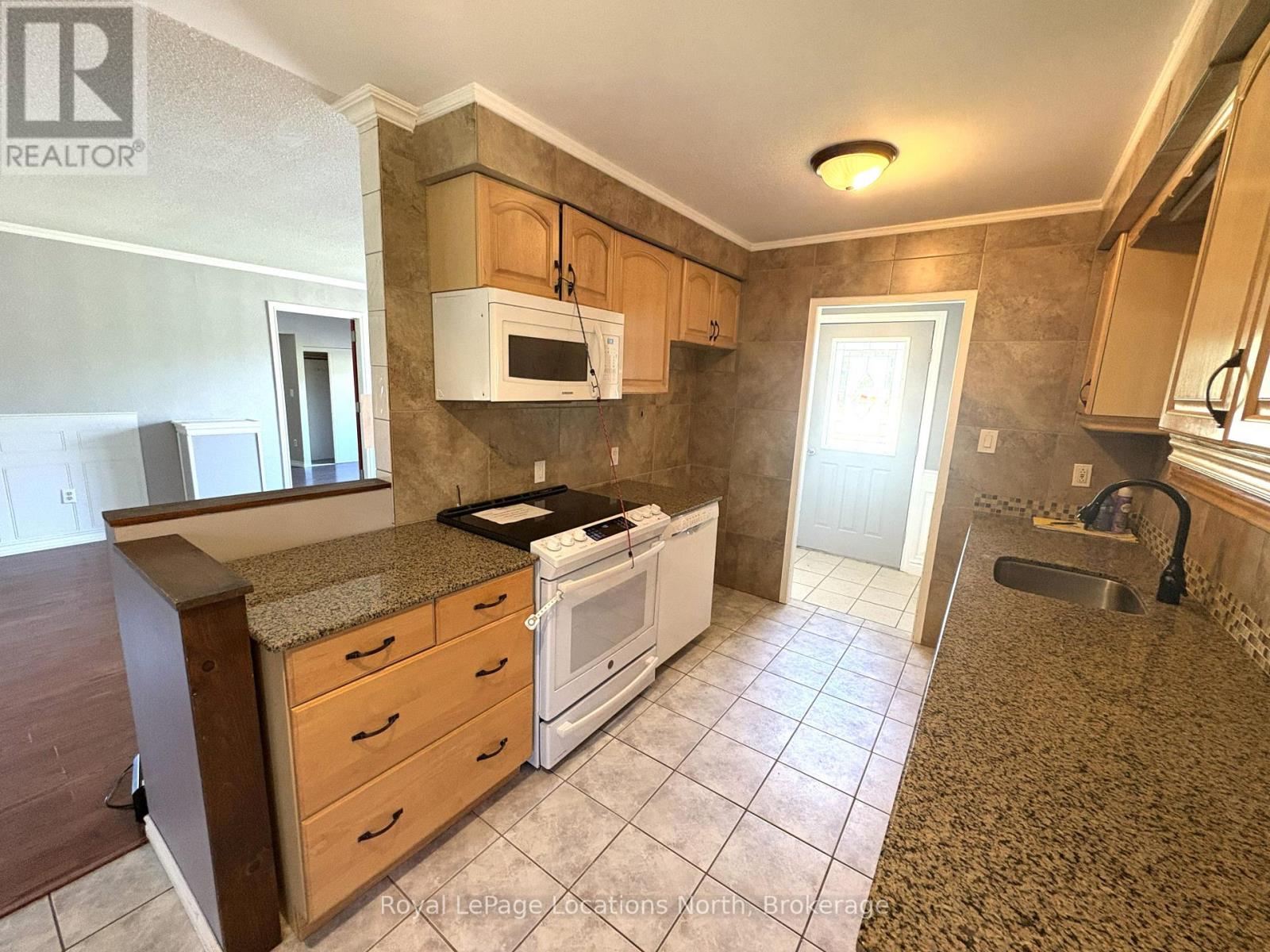 2 LYNN STREET - Image 4