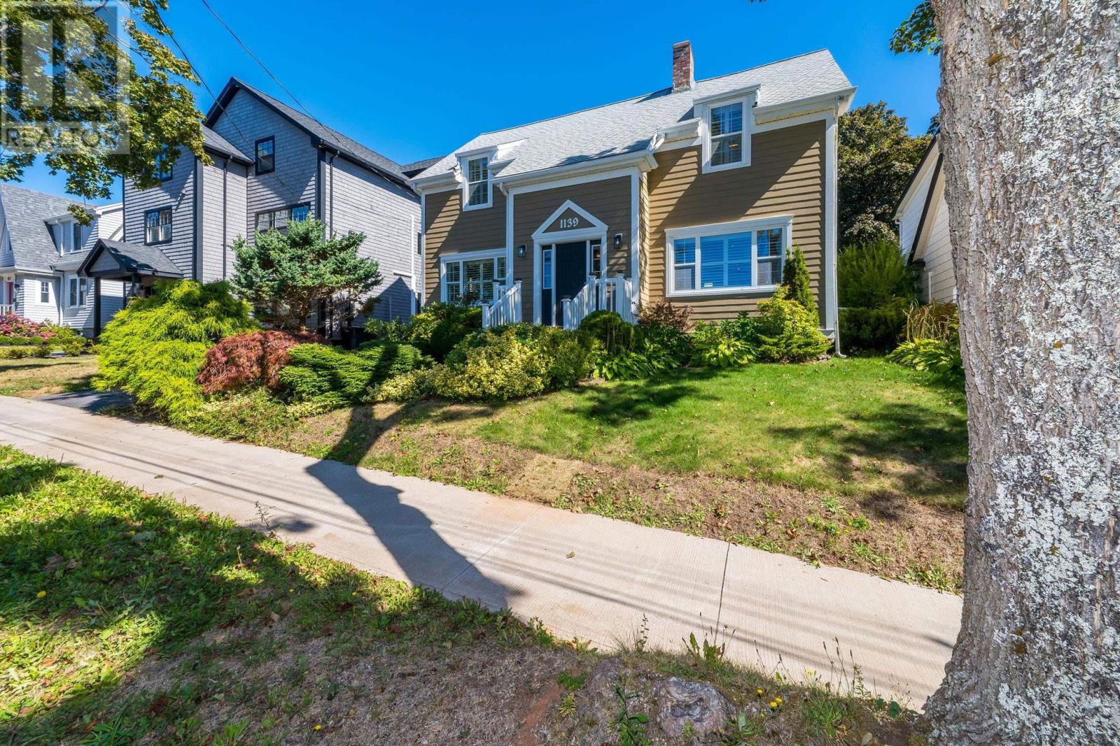 1139 Dalhousie Street - 1