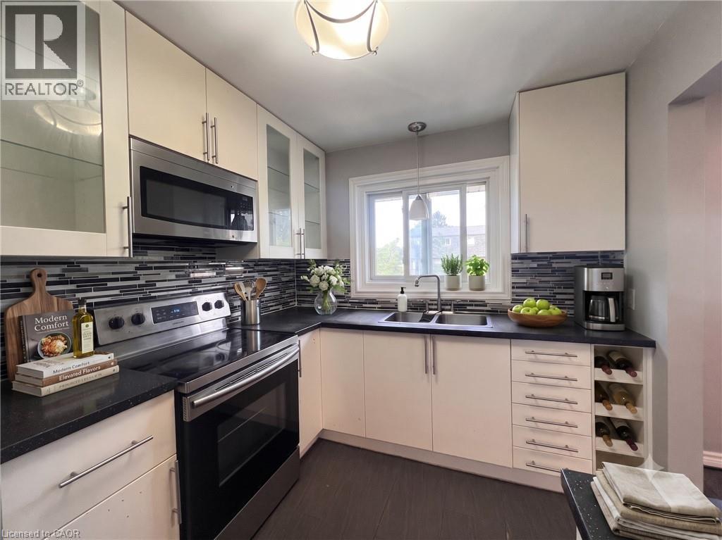 138 BLACKHORNE Drive Unit# 4 — photo 3