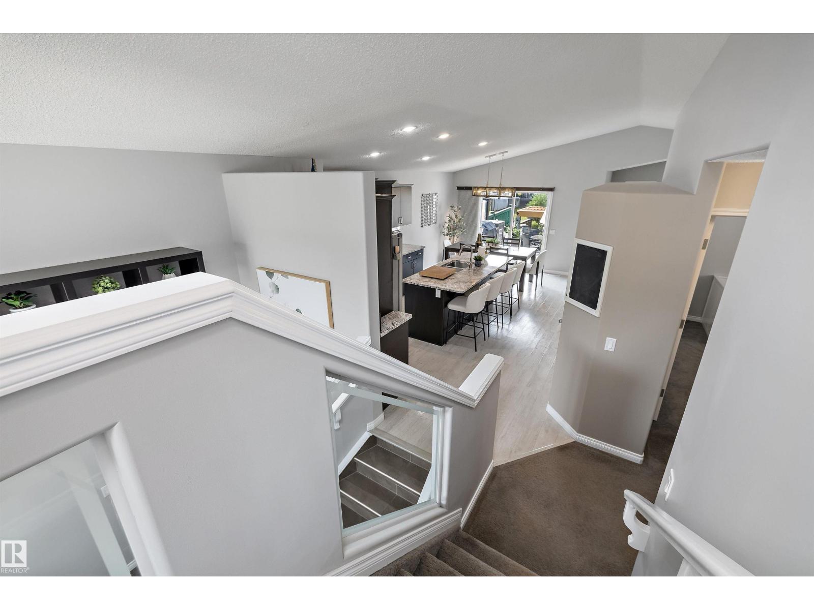 114 WOODHILL LN — photo 27