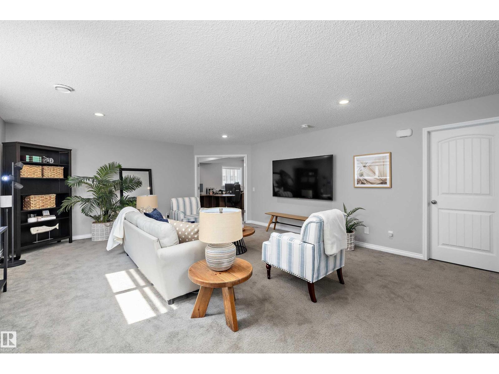 114 WOODHILL LN — photo 35
