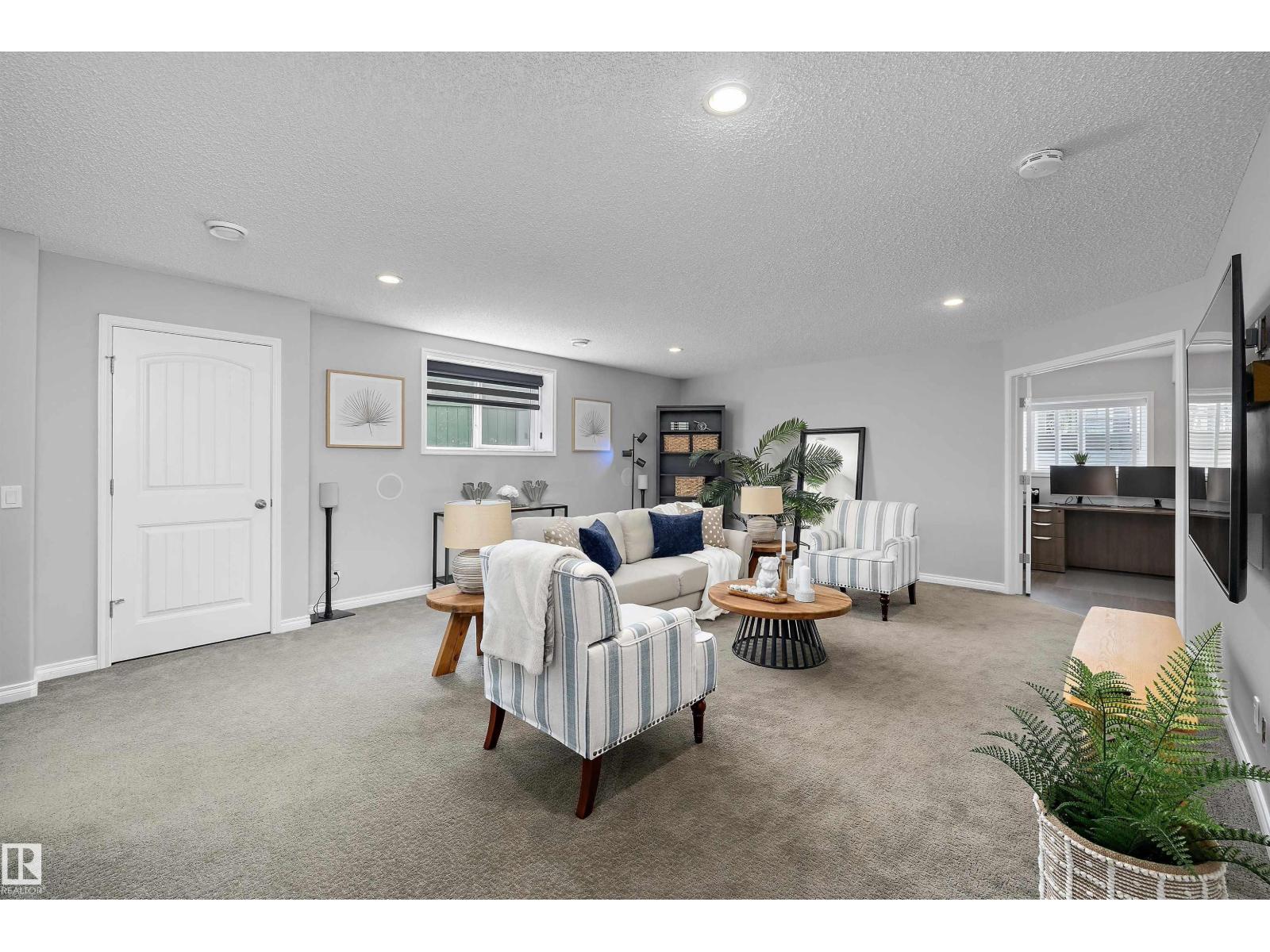 114 WOODHILL LN — photo 36