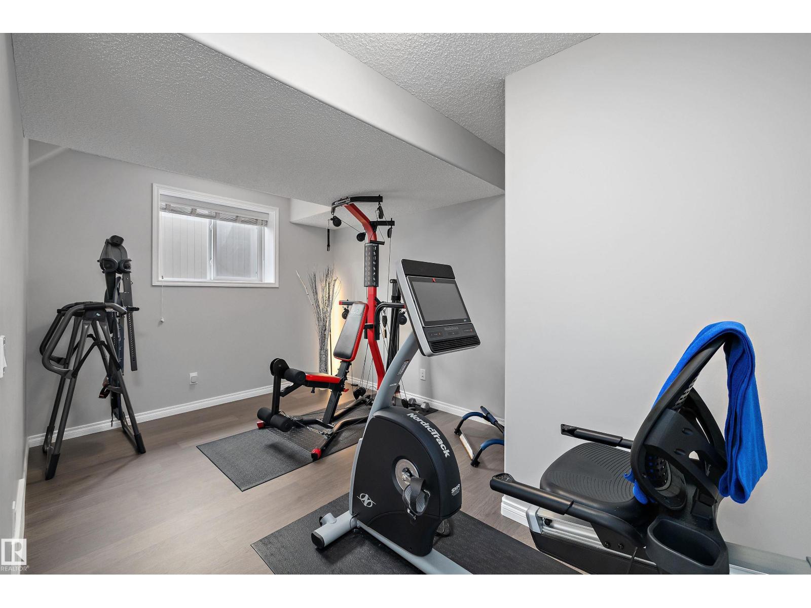114 WOODHILL LN — photo 40