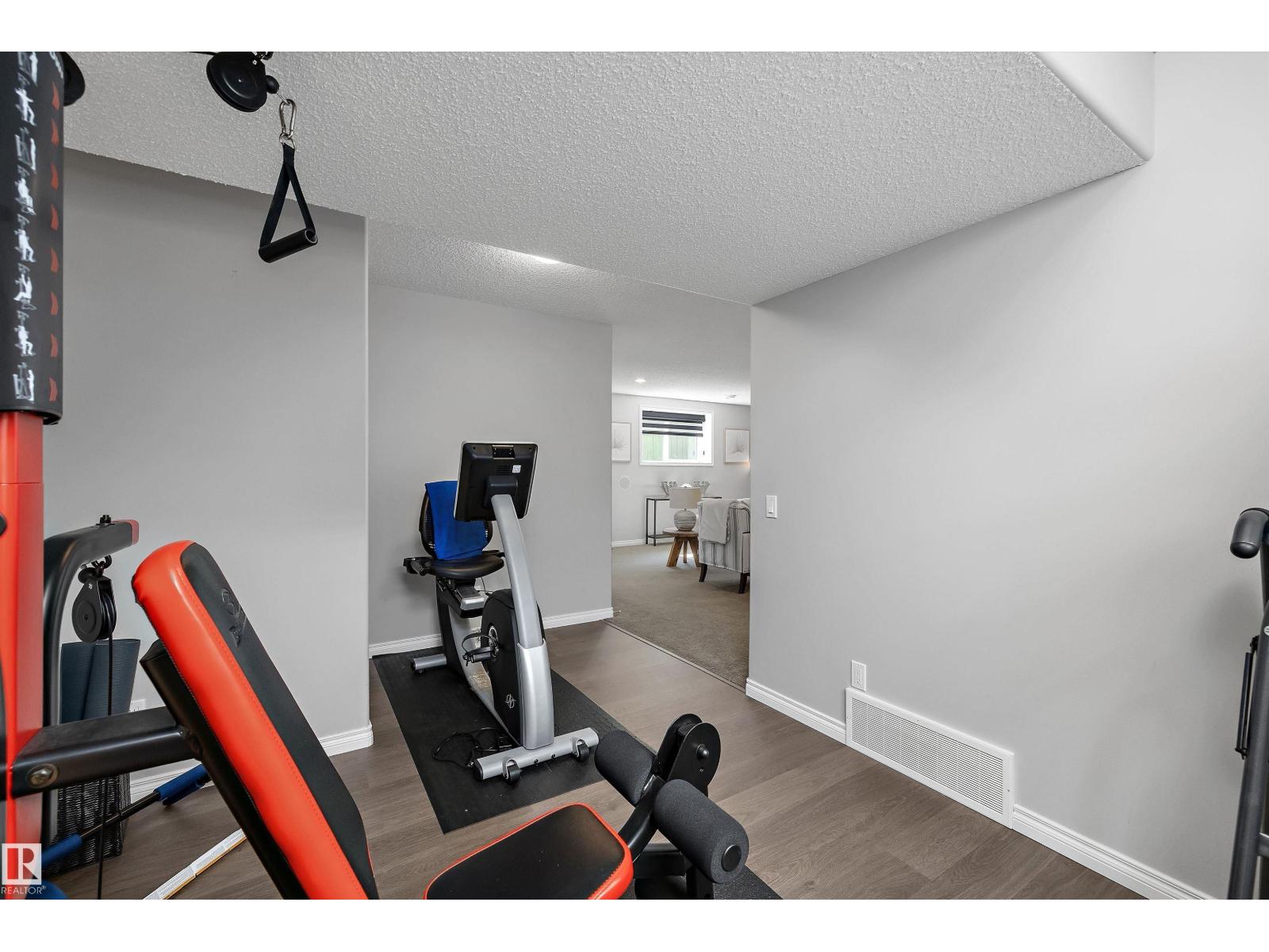114 WOODHILL LN — photo 41